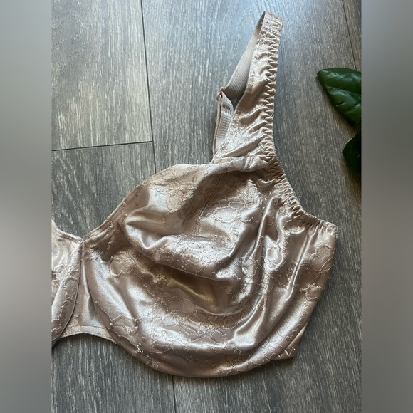 Vtg Olga Shiny Nude Satin Floral Underwire Unpadded Second Skin Bra 33545 38DD - Picture 2 of 7